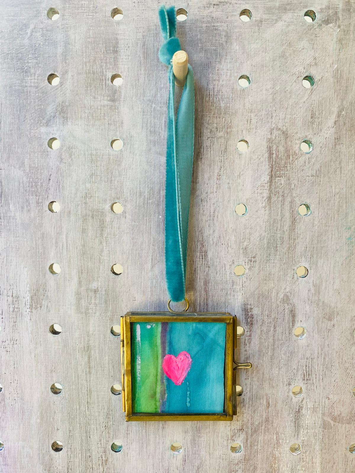 Hanging Heart Mini Frame Pink with Turquoise & Green Background